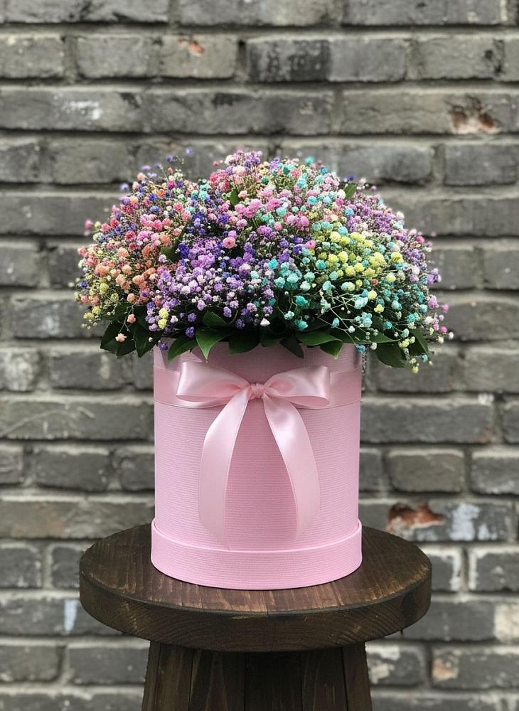Цветочная композиция из Гипсофила и Розы в шляпной коробке в Вилино