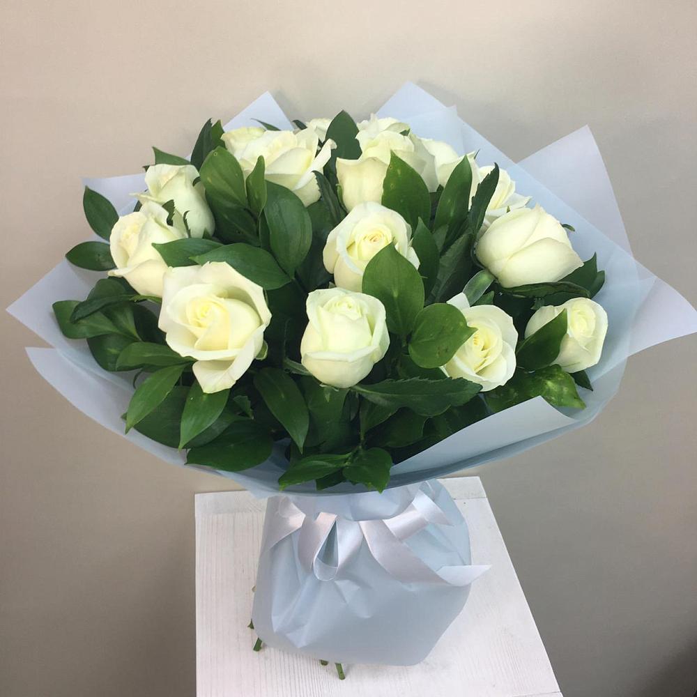 Букет 15 Белых роз Проуд в Вилино