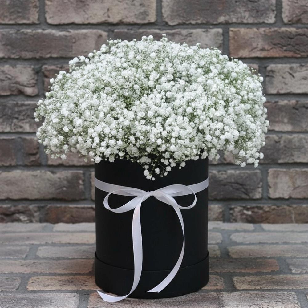 Цветочная композиция из Гипсофила в шляпной коробке в Вилино