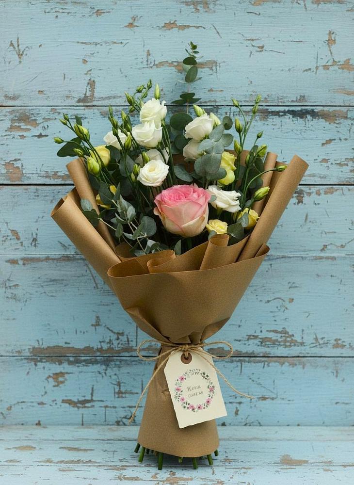 Букет цветов из: Розы и Лизиантусы в Вилино