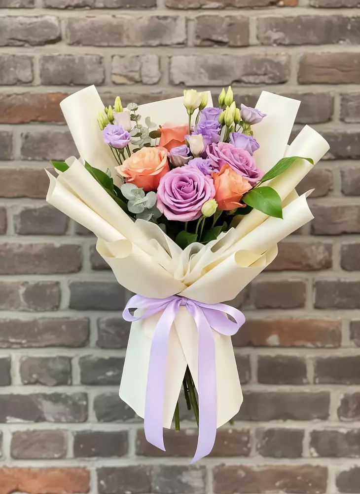 Букет цветов из: Лизиантусы и Розы в Вилино