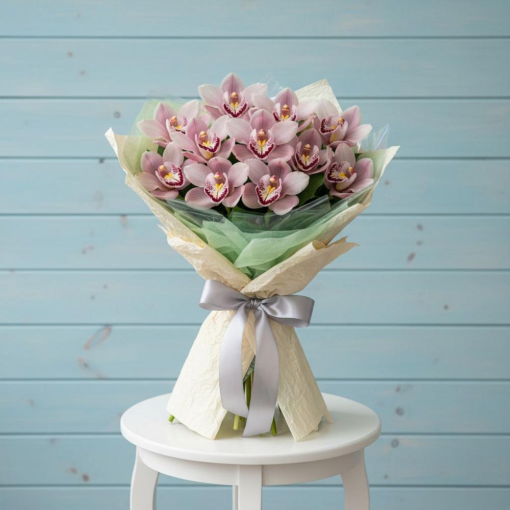 Букет цветов из: Орхидеи и Розы в Вилино