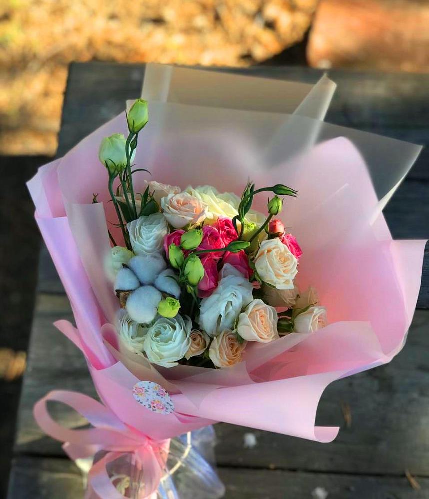 Букет цветов из: Розы и Лизиантусы в Вилино