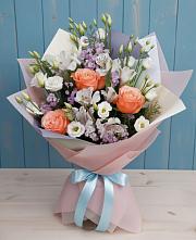 Букет цветов из:  Лизиантусы, Розы, Альстромерии и Гипсофила в Вилино