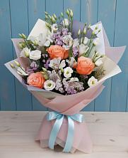 Букет цветов из:  Лизиантусы, Розы, Альстромерии и Гипсофила в Вилино