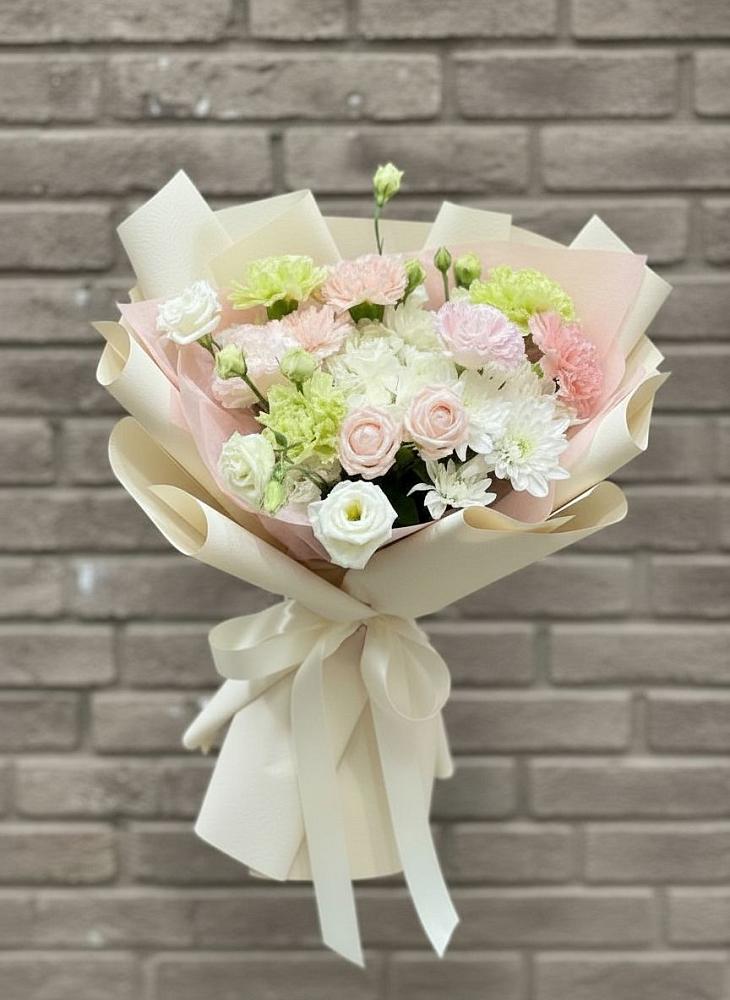 Букет цветов из: Гвоздики, Розы, Лизиантусы и Хризантемы в Вилино