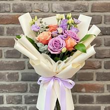 Букет цветов из:  Лизиантусы и Розы в Вилино