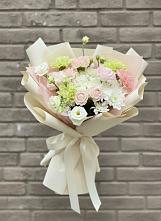 Букет цветов из:  Гвоздики, Розы, Лизиантусы и Хризантемы #REPLACE_PRED# Вилино