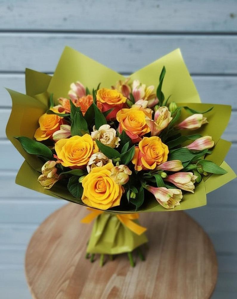 Букет цветов из: Альстромерии и Розы в Вилино