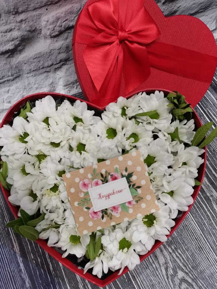 Цветочная композиция из Хризантемы в виде сердца в Вилино