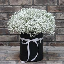 Цветочная композиция из Гипсофила в шляпной коробке в Вилино
