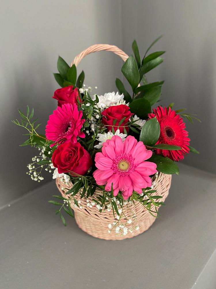 Цветочная композиция из Розы, Хризантемы и Герберы в корзине в Вилино