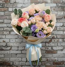 Букет цветов из:  Розы, Лизиантусы и Гвоздики в Вилино